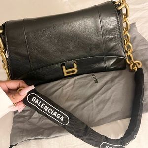 Balenciga (Downtown small crinkled-leather shoulder bag)